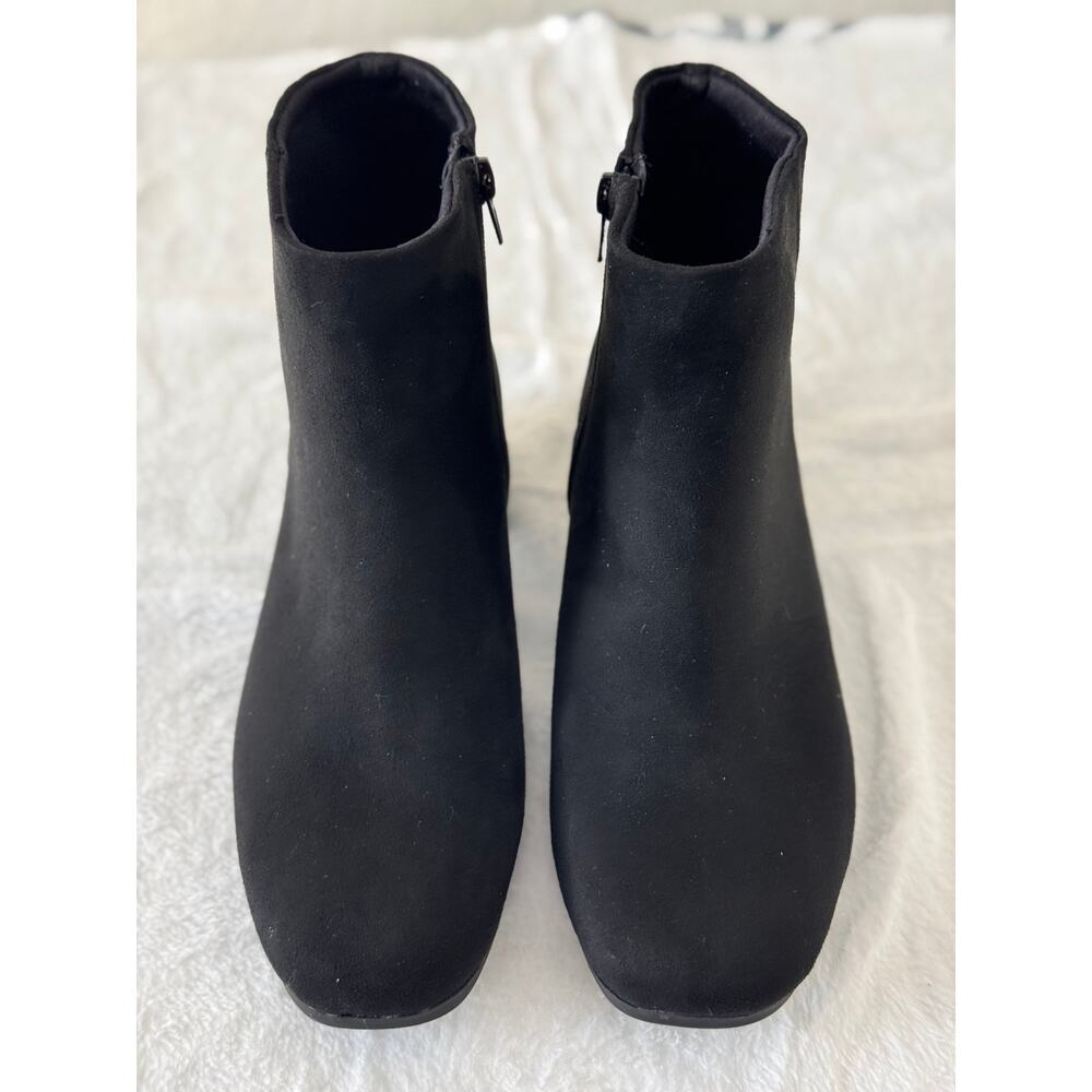 Time & Tru Black Faux Suede Ankle Boots (7.5W)